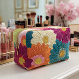 Ombeline - Trousse de toilette matelassée Marguerites Lumineuses