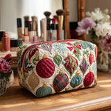 Félicité - Trousse de toilette matelassée Détail Joyeux