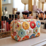 Margaux - Trousse de toilette matelassée Pétales Brillants